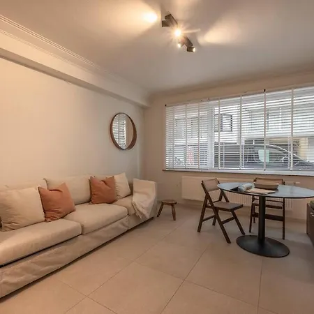 Modern Gelijkvloersappartement Lägenhet